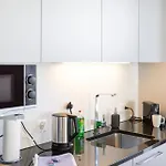 Casa Milla-zentrales, Modernes Loft In -am Fluss Mit Balkon, Parkplatz Und Grosser Kueche