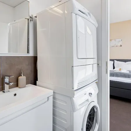 Casa Milla-zentrales, Modernes Loft In -am Fluss Mit Balkon, Parkplatz Und Grosser Kueche *