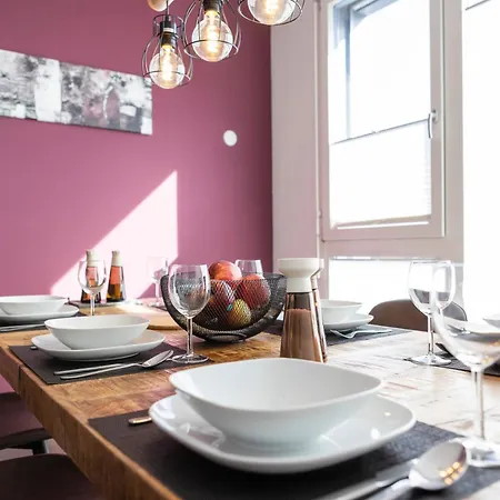شقة Casa Milla-zentrales, Modernes Loft In -am Fluss Mit Balkon, Parkplatz Und Grosser Kueche لانغينتال