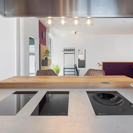 Casa Milla-zentrales, Modernes Loft In -am Fluss Mit Balkon, Parkplatz Und Grosser Kueche לאנגנטאל