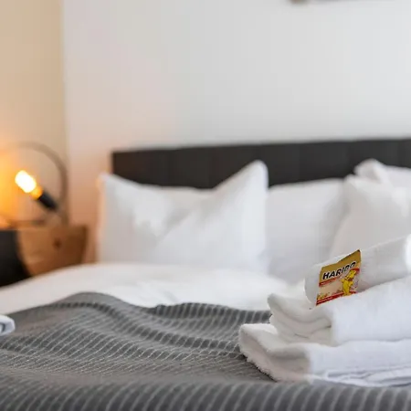 Casa Milla-zentrales, Modernes Loft In -am Fluss Mit Balkon, Parkplatz Und Grosser Kueche דירה *