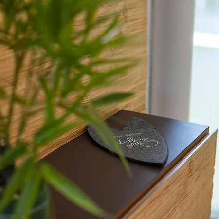 Casa Milla-zentrales, Modernes Loft In -am Fluss Mit Balkon, Parkplatz Und Grosser Kueche דירה