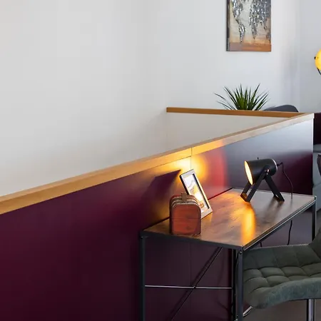 Casa Milla-zentrales, Modernes Loft In -am Fluss Mit Balkon, Parkplatz Und Grosser Kueche شقة لانغينتال
