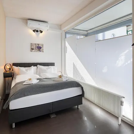 Casa Milla-zentrales, Modernes Loft In -am Fluss Mit Balkon, Parkplatz Und Grosser Kueche 朗根塔尔