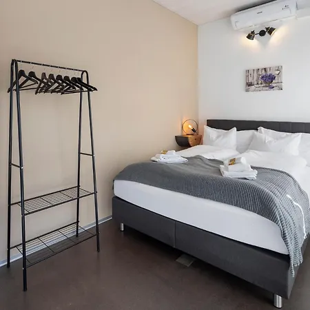 Casa Milla-zentrales, Modernes Loft In -am Fluss Mit Balkon, Parkplatz Und Grosser Kueche *