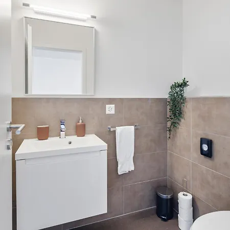 Casa Milla-zentrales, Modernes Loft In -am Fluss Mit Balkon, Parkplatz Und Grosser Kueche 公寓 *