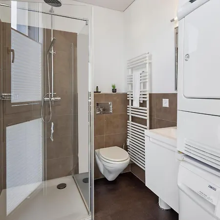 Casa Milla-zentrales, Modernes Loft In -am Fluss Mit Balkon, Parkplatz Und Grosser Kueche 朗根塔尔