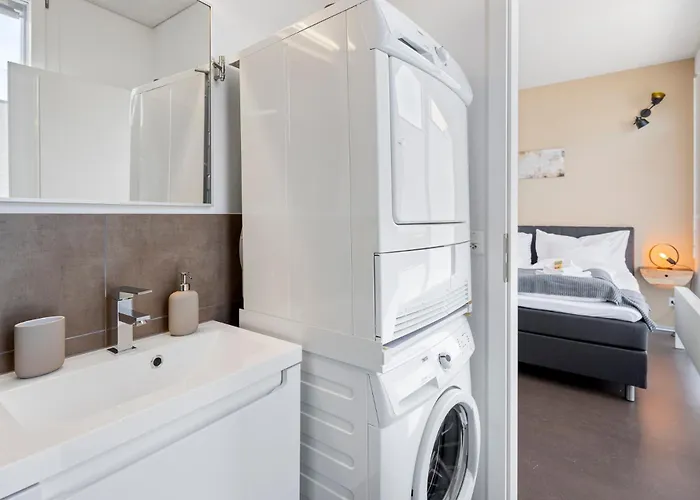 Casa Milla-zentrales, Modernes Loft In -am Fluss Mit Balkon, Parkplatz Und Grosser Kueche *