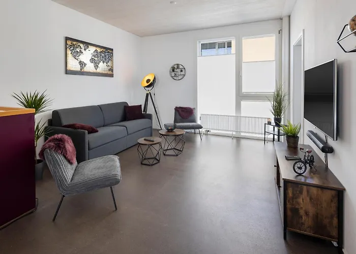 Casa Milla-zentrales, Modernes Loft In -am Fluss Mit Balkon, Parkplatz Und Grosser Kueche לאנגנטאל