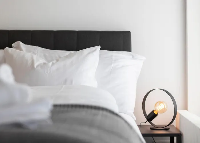 דירה Casa Milla-zentrales, Modernes Loft In -am Fluss Mit Balkon, Parkplatz Und Grosser Kueche