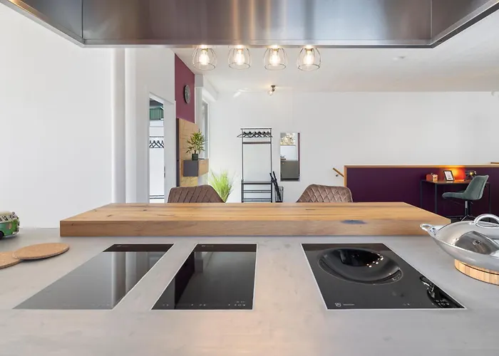 Casa Milla-zentrales, Modernes Loft In -am Fluss Mit Balkon, Parkplatz Und Grosser Kueche לאנגנטאל