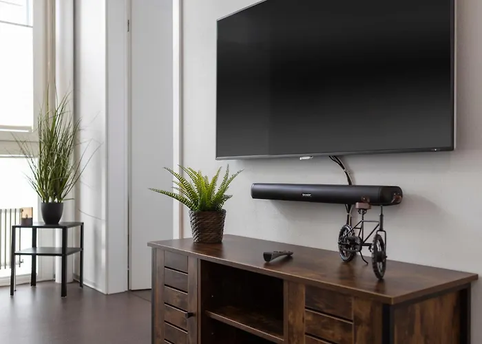 Casa Milla-zentrales, Modernes Loft In -am Fluss Mit Balkon, Parkplatz Und Grosser Kueche דירה