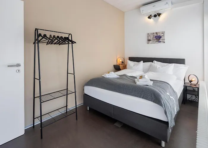 Casa Milla-zentrales, Modernes Loft In -am Fluss Mit Balkon, Parkplatz Und Grosser Kueche *