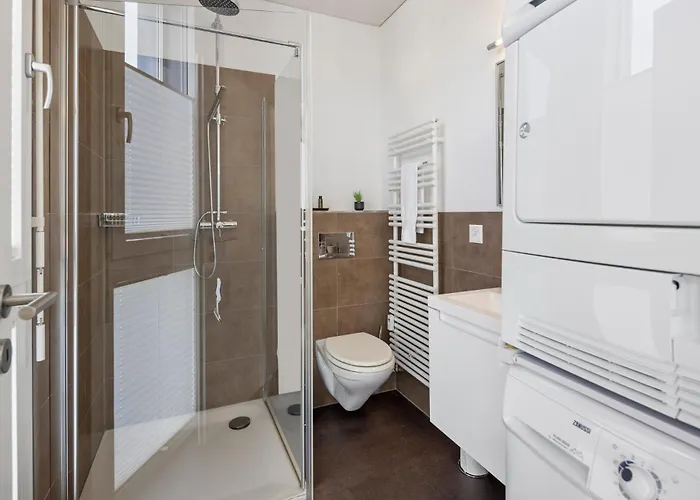 Casa Milla-zentrales, Modernes Loft In -am Fluss Mit Balkon, Parkplatz Und Grosser Kueche לאנגנטאל