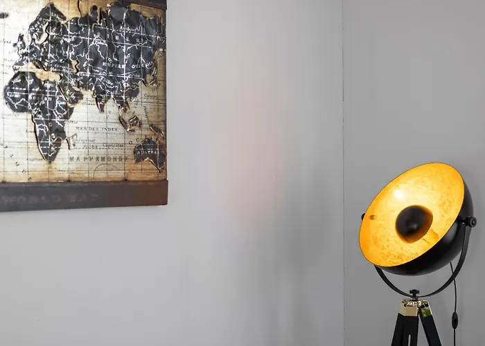 Casa Milla-zentrales, Modernes Loft In -am Fluss Mit Balkon, Parkplatz Und Grosser Kueche * לאנגנטאל