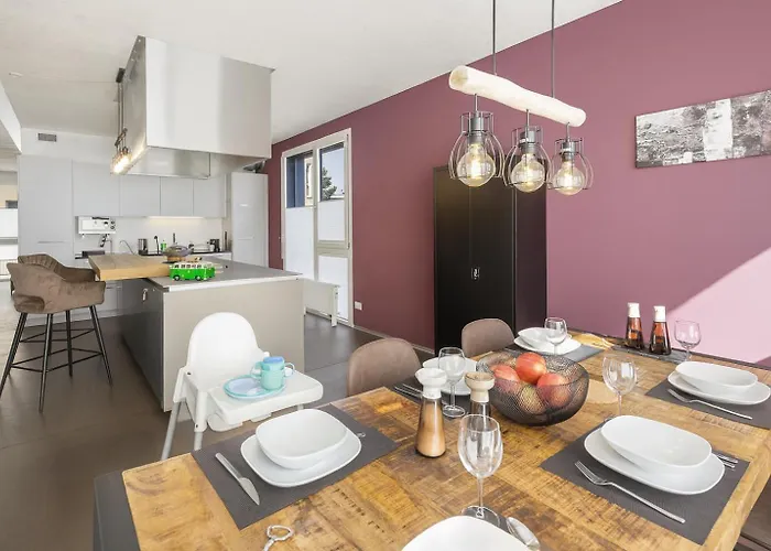 Casa Milla-zentrales, Modernes Loft In -am Fluss Mit Balkon, Parkplatz Und Grosser Kueche *